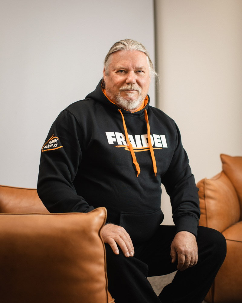 https://145587145.fs1.hubspotusercontent-eu1.net/hubfs/145587145/Henkil%C3%B6kuvat/HeinikoskiHannu_EN0A3307_StudioLindell.jpg
