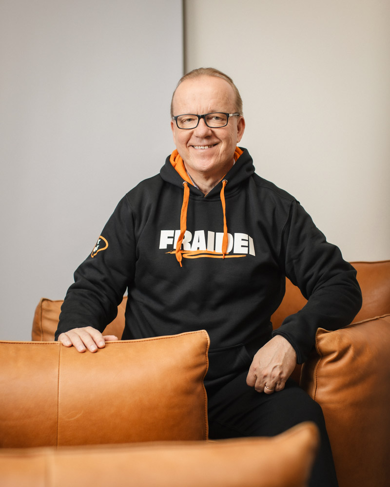 https://145587145.fs1.hubspotusercontent-eu1.net/hubfs/145587145/Henkil%C3%B6kuvat/KomulainenJouni_EN0A3487_StudioLindell.jpg