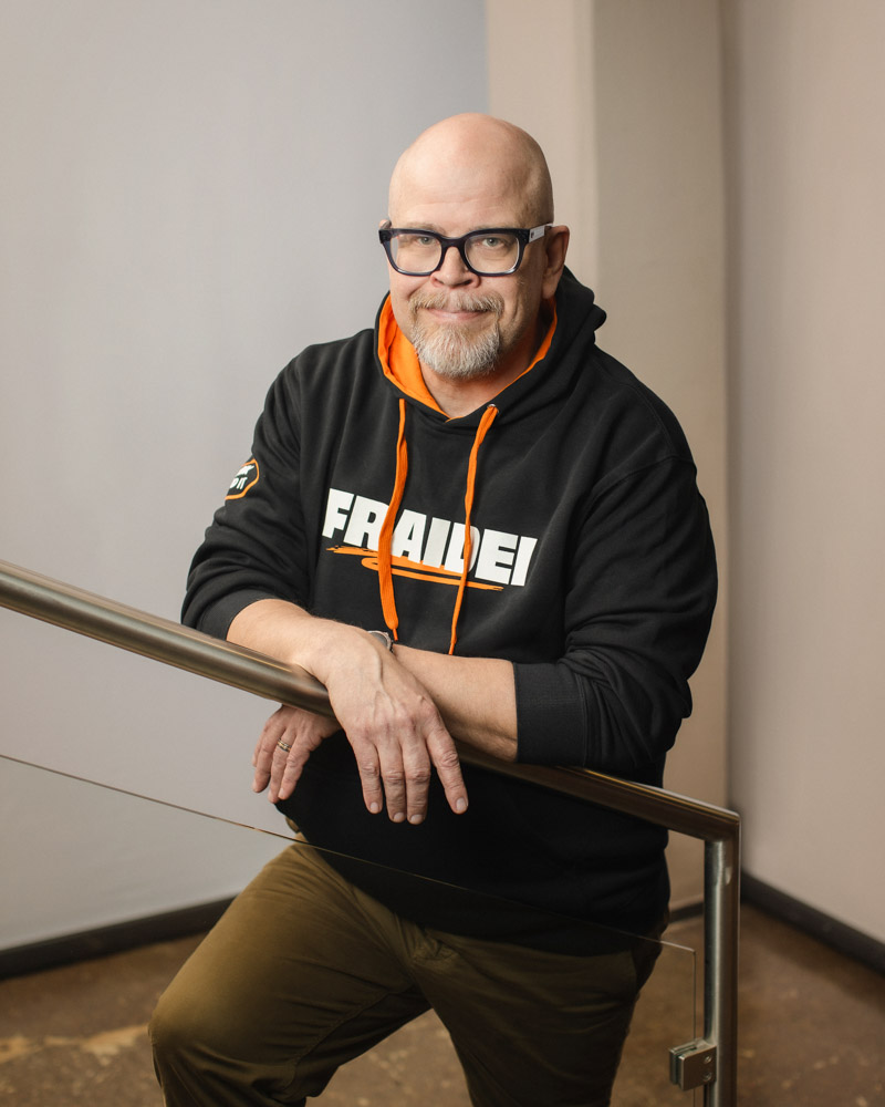 https://145587145.fs1.hubspotusercontent-eu1.net/hubfs/145587145/Henkil%C3%B6kuvat/PoraliJukkaPekka_EN0A5695_StudioLindell.jpg
