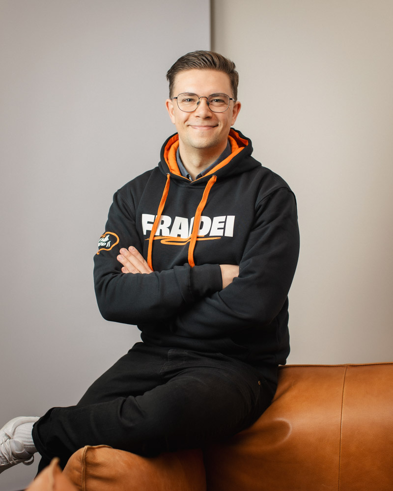 https://145587145.fs1.hubspotusercontent-eu1.net/hubfs/145587145/Henkil%C3%B6kuvat/SiltakorpiMiro_EN0A3977_StudioLindell.jpg