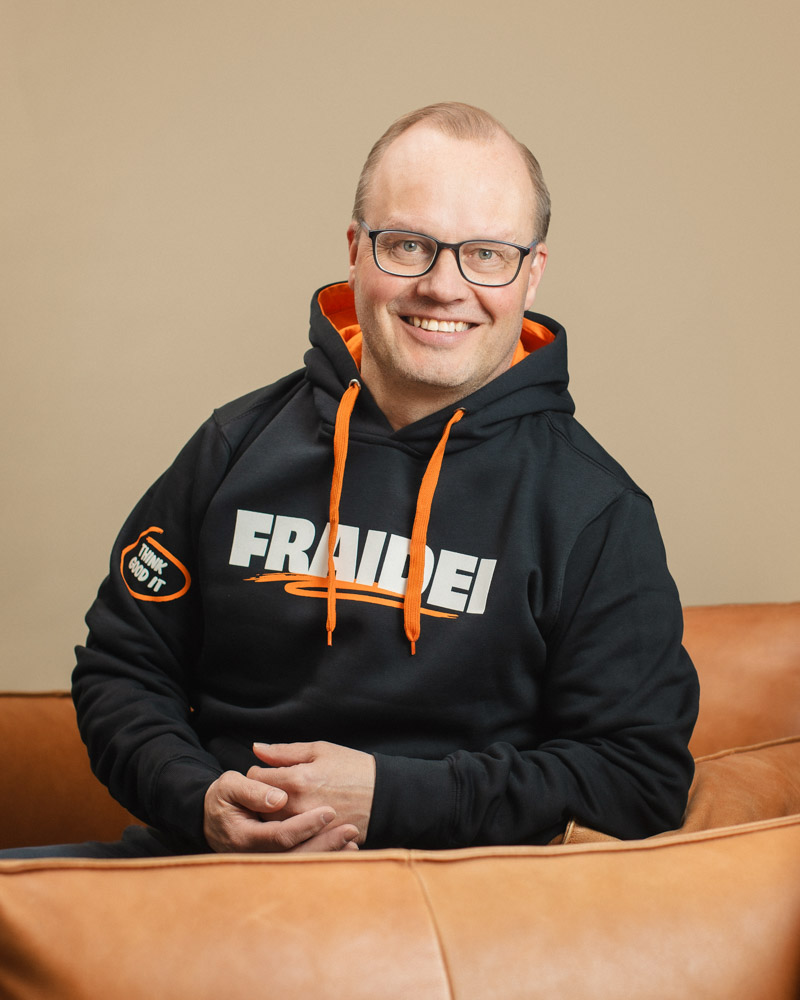 https://145587145.fs1.hubspotusercontent-eu1.net/hubfs/145587145/Henkil%C3%B6kuvat/ToivonenJari_EN0A4076_StudioLindell.jpg