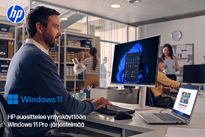 HP:n mainoskuva: Mies työskentelee toimistossa pöytätietokoneella ja kannettavalla tietokoneella. Tietokoneen näytöllä näkyy Windows 11 -käyttöliittymä. Kuvassa teksti: 'HP suosittelee yrityskäyttöön Windows 11 Pro -järjestelmää'.